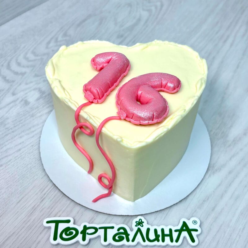 бенто торт в виде сердечка с воздушными шариками