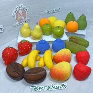 Корпусные пирожные. Фрукты, ягодки и кофейные зерна