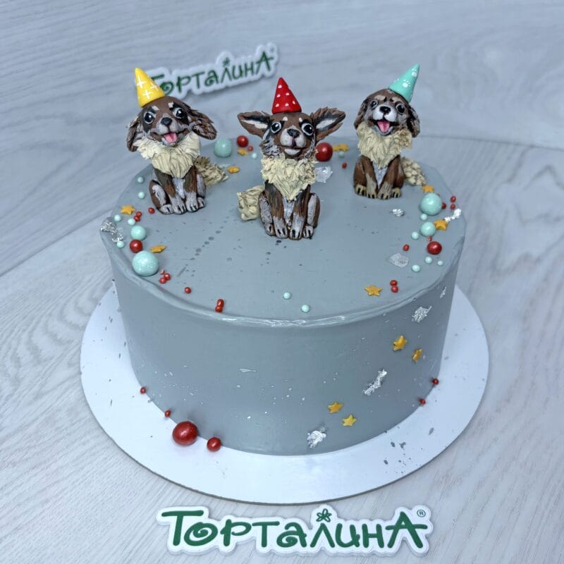 торт праздничный для любимых песиков, с фигурками из сахарной мастики