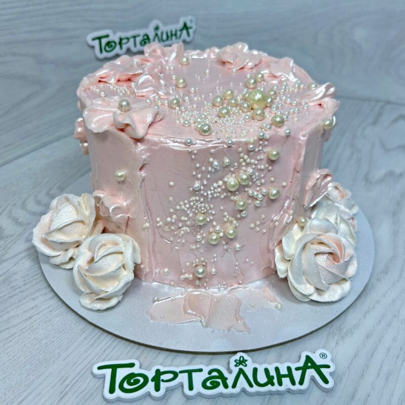 торт праздничный кремовый с зефирными цветами