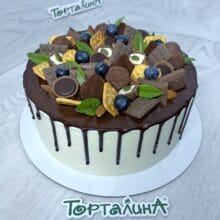 Украшенный шоколадом